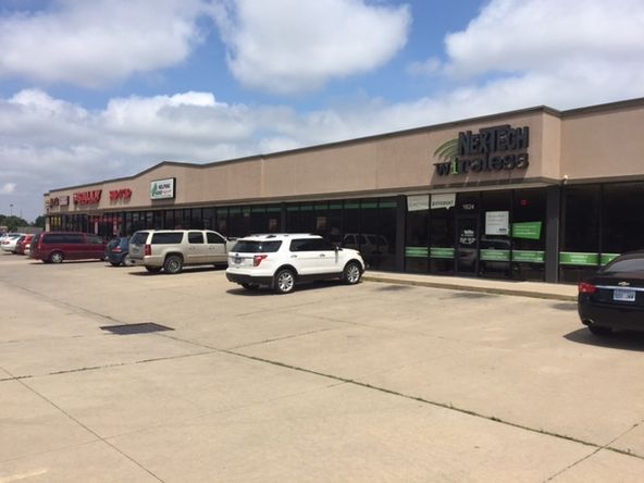 Retail Space-1600-1624 E. 11th Street: 1600-1624 E. 11th Street, Hutchinson, KS 67501